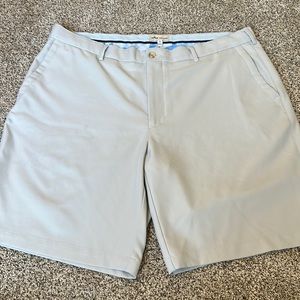 Peter Millar cream hybrid shorts size 38 performance short